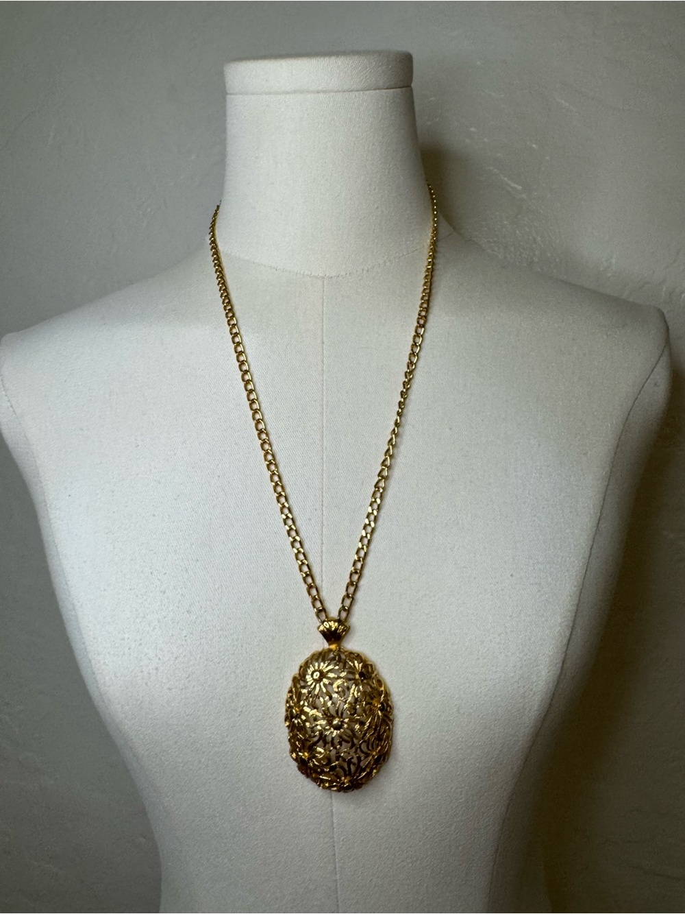 Vintage Monet Gold Tone Filigree Pendant Necklace Signed Floral Medallion